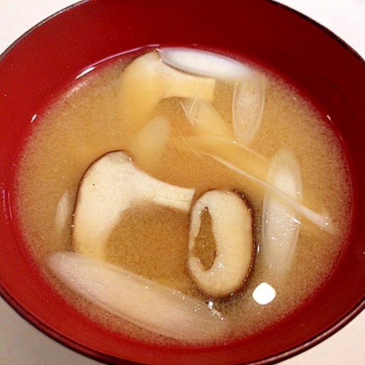 大定番☆椎茸と豆腐と長ネギの味噌汁